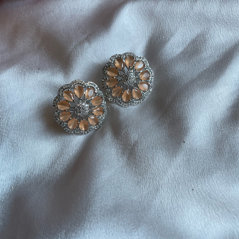Beige Flower Studs - Earrings